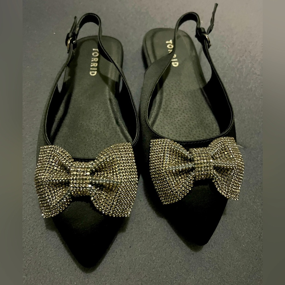 ‼️SOLD‼️TORRID  Embellished Bow Black Pointed Toe Slingback Size 7 (WW)